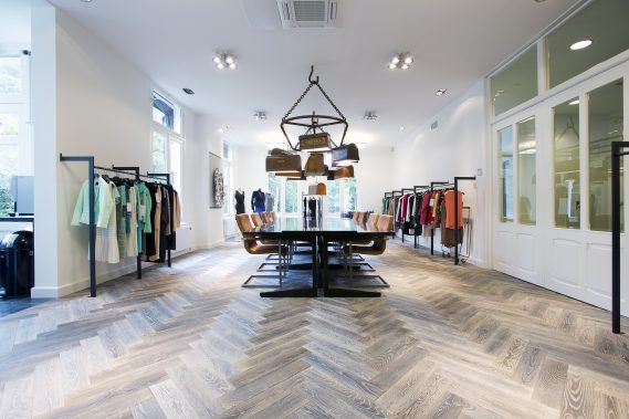 fischgrätparkett eiche parquet chêne à bâtons rompus herring-bone parquet oak frischknecht ag