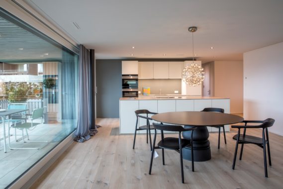 parkett parquet eiche chêne oak keramikplatten céramique grès cérame ceramic porcelain stoneware frischknecht ag thun bern gstaad