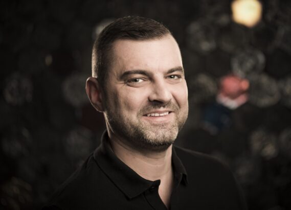 pera coban Frischknecht AG, Plättli, Fliesen Kacheln Böden, Wandbeläge, Steinboden